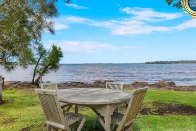 Image de The Waterfront House - Pet Friendly - Absolute Waterfront