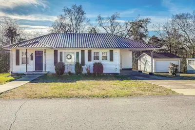 Image de Cozy Shelbyville Home Near Hiking & Distilleries!
