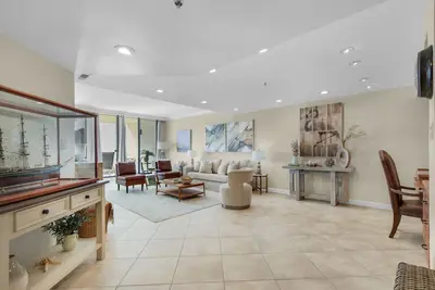Image de ✨Beachfront Pool-Destin Harbor Views-Pool-Walk 2 Beach-2br East Pass 403