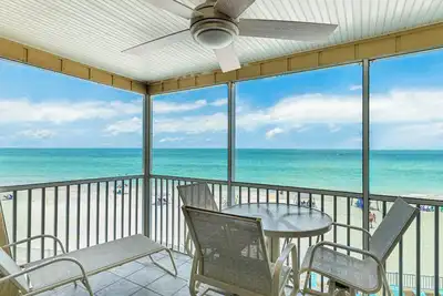 Image de Beautiful Beachfront Unit! Offers direct beach access and sunset views! Fall and Winter dates available!