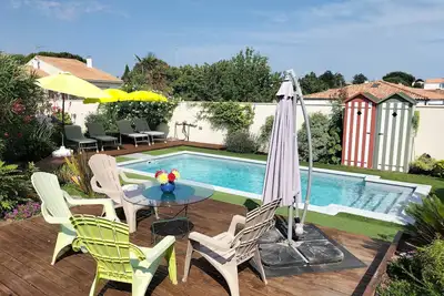 Image de Royan \/ Vaux sur Mer, belle villa avec piscine, 9 personnes à 1, 5 km de la mer.