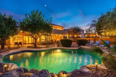 Image de Luxury 5 Bedroom Scottsdale Home with Heated Pool!