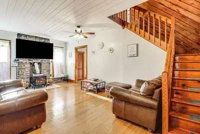Image de Charming Tannersville Home w/ Fire Pit + Deck!