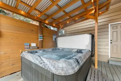 Image de Pool/Hot Tub/75 inch Tv/1000mbps/Brand New