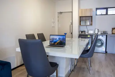 Image de Eden Suites is 11 minutes away from Monte Casino and 8 minutes to Altitude beach