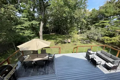 Image de Modern Farmhouse Oasis in Greenport Village - 10 min walk to restaurants/shops