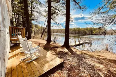 Image de \"Loon Cottage\" on Sand Pond
