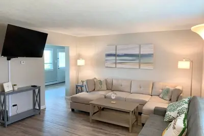 Image de 3 blocks to the beach - 5 minute walk to the start of the boardwalk! Family fun!