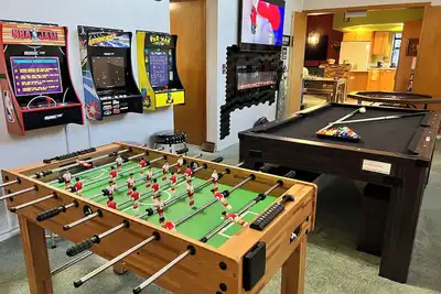 Image de Gamer's Paradise. Adventure Arcade. Family fun. \nCentral Ac/Netflix