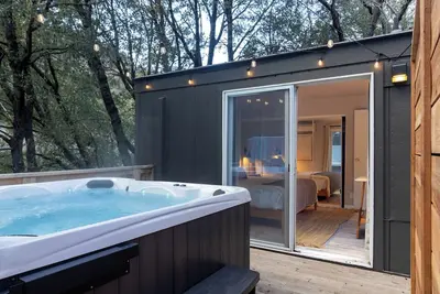 Image de Modern Cabin (Redwood)