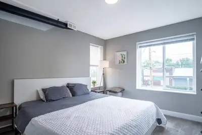 Image de Luxury Modern 2br Central FreePK. \n\n