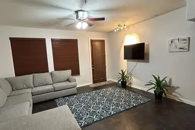 Image de Downtown 2 Story Condo