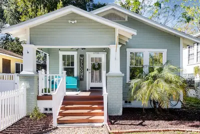 Image de The Palms Bungalow - Tampa getaway w/Paddle board. Pet-friendly!