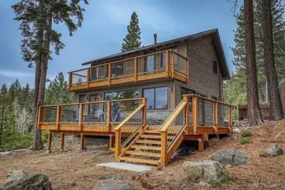 Image de Lakeview Retreat - Updated Home w/ Lake Views!