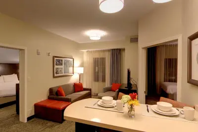 Image de Close to U of M + Research Park | 24 Hour Business Center + Indoor Pool