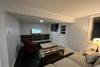 Image de Large 4 Bedroom 2 Bath Split Level Home Ne Cr Large Fenced Yard
