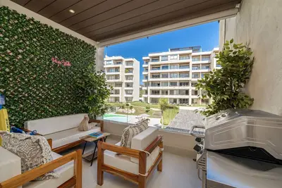 3rd-floor studio near beach with balcony, outdoor pool, grill, kitchenette, W/D