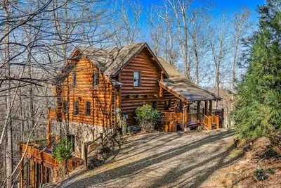 Image de Sun-filled & serene cabin with private hot tub, deck, & amazing views