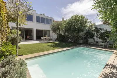 Image de Contemporary Restelo Pool Haven by CadenzaLux