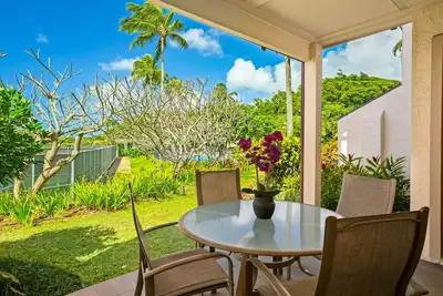 Image de Calm island condo with ocean views & pool -  walking distance from beaches