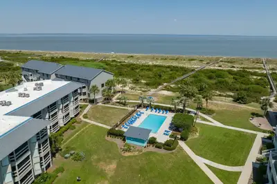 Image de Harbor Island Bliss: 2br Condo, Beach Access, Resort Pool, & Stunning Views!