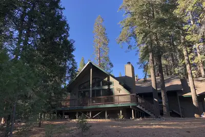 Image de Mountain cabin with fireplace. Minutes away from Shaver Lake and China Peak.