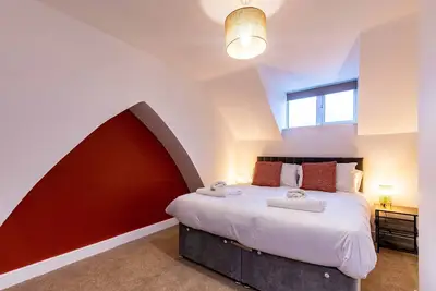 Harcourt 1b: 2br Flat with Parking in Newark