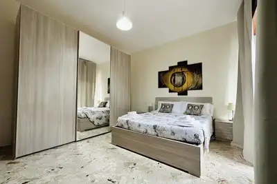 Image de Cosy Abode: Apartment in the Square with View, Kitchen, and Exclusive Terrace