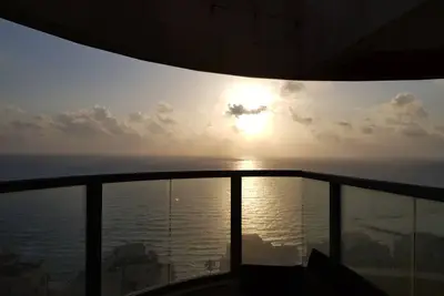 Сharming apartment in Bat Yam, 3 bedrooms, balcony, sea view, private parking! !