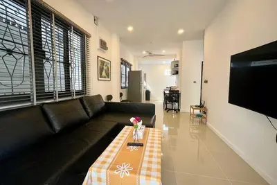 Image de Maison Blanche avec 2 chambres et 1 salle de bain partagée près de la cascade Kathu de Phuket