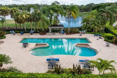 Image de Bonita Fairways - Top Floor Corner Condo with Lake and Golf Course View!