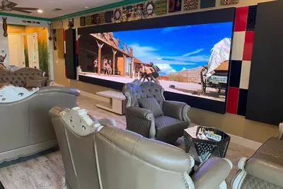 Image de Luxurious Fourteen-Bedroom safari-themed Villa close to Disney!