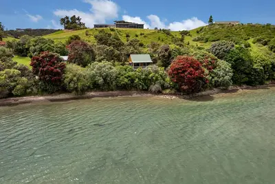 Image de Macrocarpa Cottage - Cable Bay Holiday Home