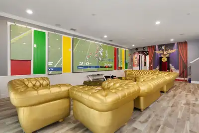 Image de Palatial Fourteen-Bedrooms piece of art in Solterra Resort, close to Disney!