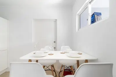 Image de 2 Suites near Eagle Beach * Pool * Smart Tv