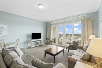 Image de Stunning Lake Views from the Penthouse