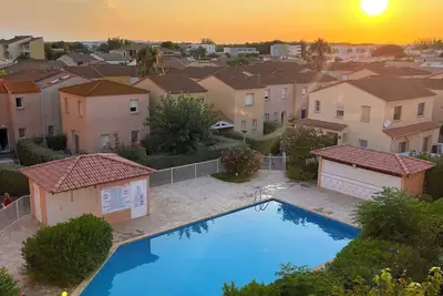 Image de Maison plein pied avec piscine à 5 minutes de la mer.