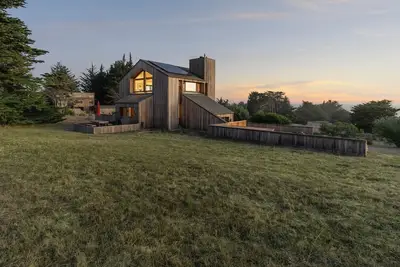 Image de Beautiful meadow home, 100 yards from Bluff Trail, Newly Renovated