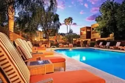 Image de Awesome 2 Bd/2 Ba 1st flr condo close to Old Town!