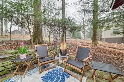 Image de Pet-Friendly Lake Ariel Cabin w/ Pool, Near Skiing