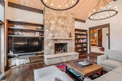 Image de Private Ski-out Village Home in Vail with Hot Tub