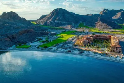 Image de Danzante Bay and the indigo waters of the Sea of Cortez.