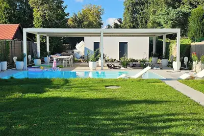 Image de 150m² Luxurious City Home + Pool + Garden + Koi Pond + Kids Playground + Kitchen