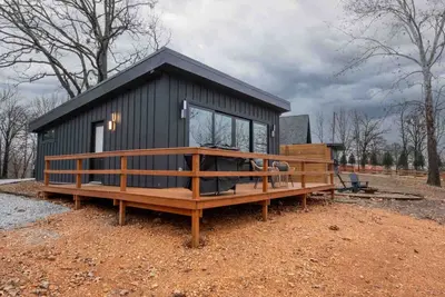 Image de Luxury Lake Living on Grand 1