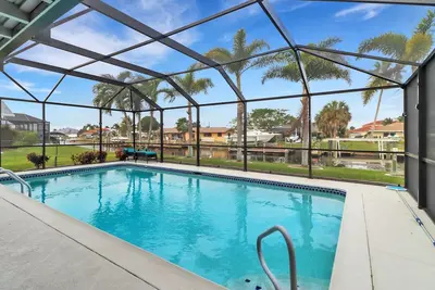Image de Coastal Paradise 1013 - 3bd/2ba Se Cape, electric heated pool, Gulf access