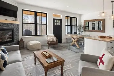 Image de Pristine Brand New townhome Amazing Stowe Location