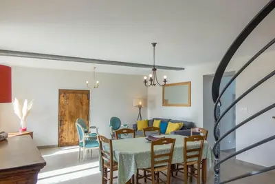 Gîte rénové avec piscine chauffée, jardin, parking et proche des châteaux de la Loire