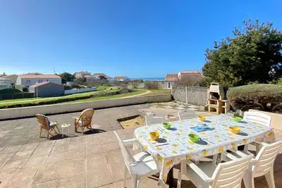 Image de Maison familiale à 400m de la plage avec terrasse de 100m², animaux admis, garage et jardin