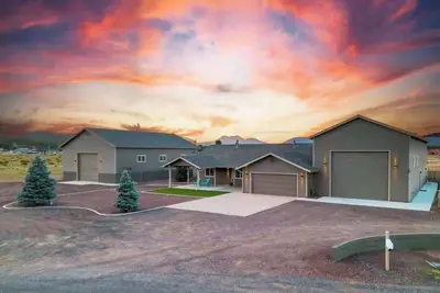 Image de Pickleball Retreat with Hot Tub