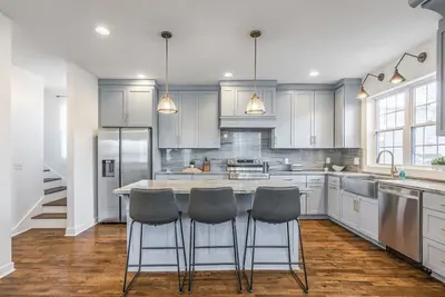 Image de 6br\/5ba | Historic Elegance w\/ Patio, Arcade, Wifi
